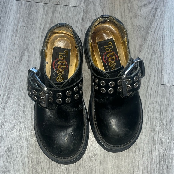 Black shoes with fun buckle. - Picture 1 of 2